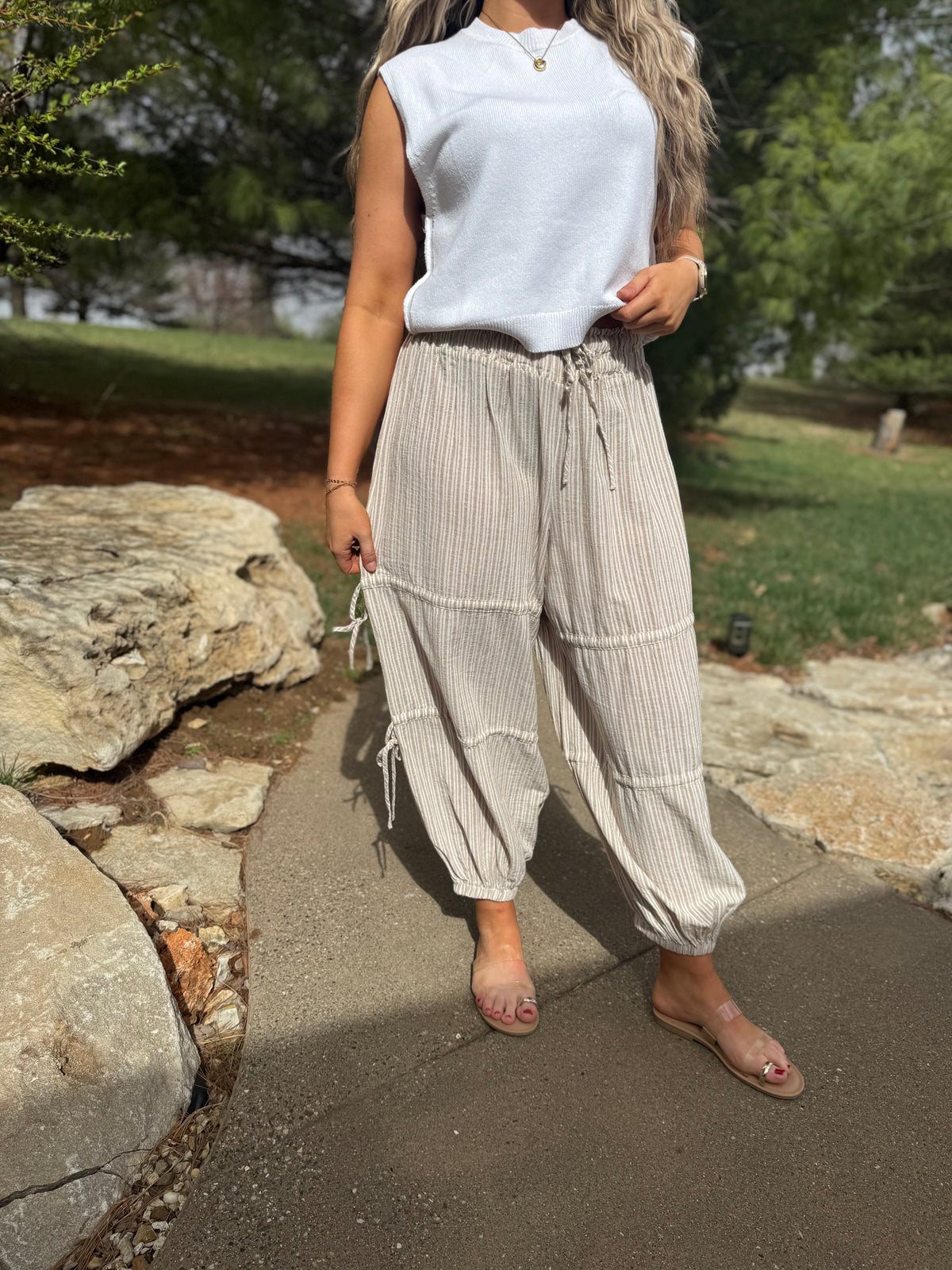 White Side Detail Sleeveless Sweater