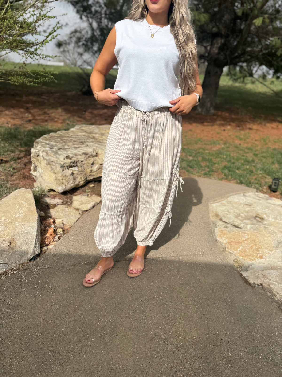 White Side Detail Sleeveless Sweater