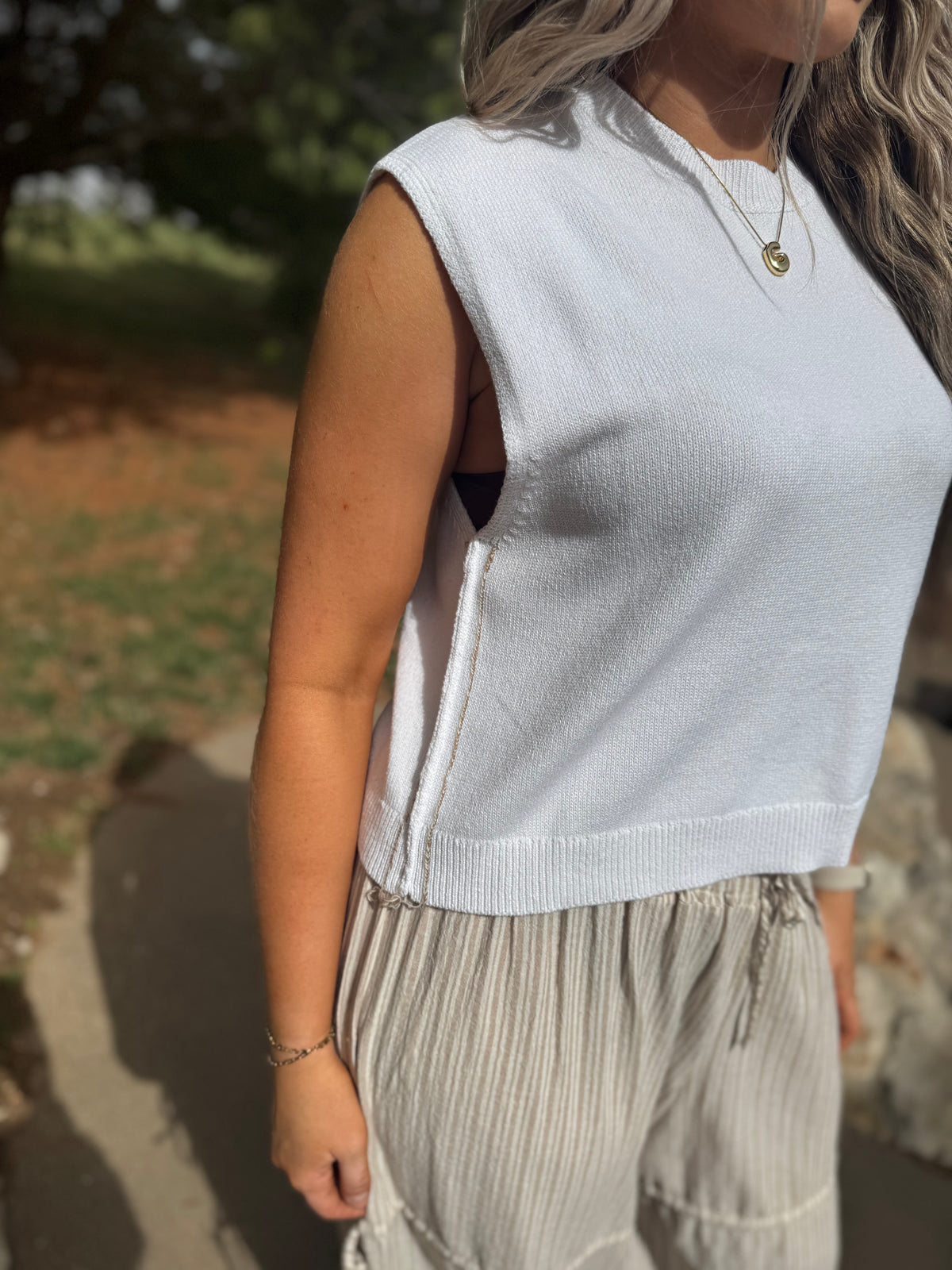 White Side Detail Sleeveless Sweater