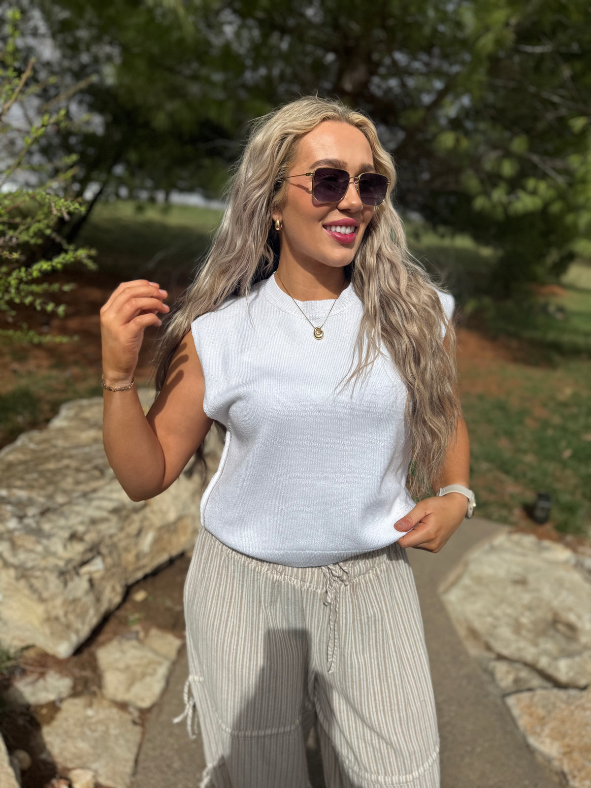White Side Detail Sleeveless Sweater