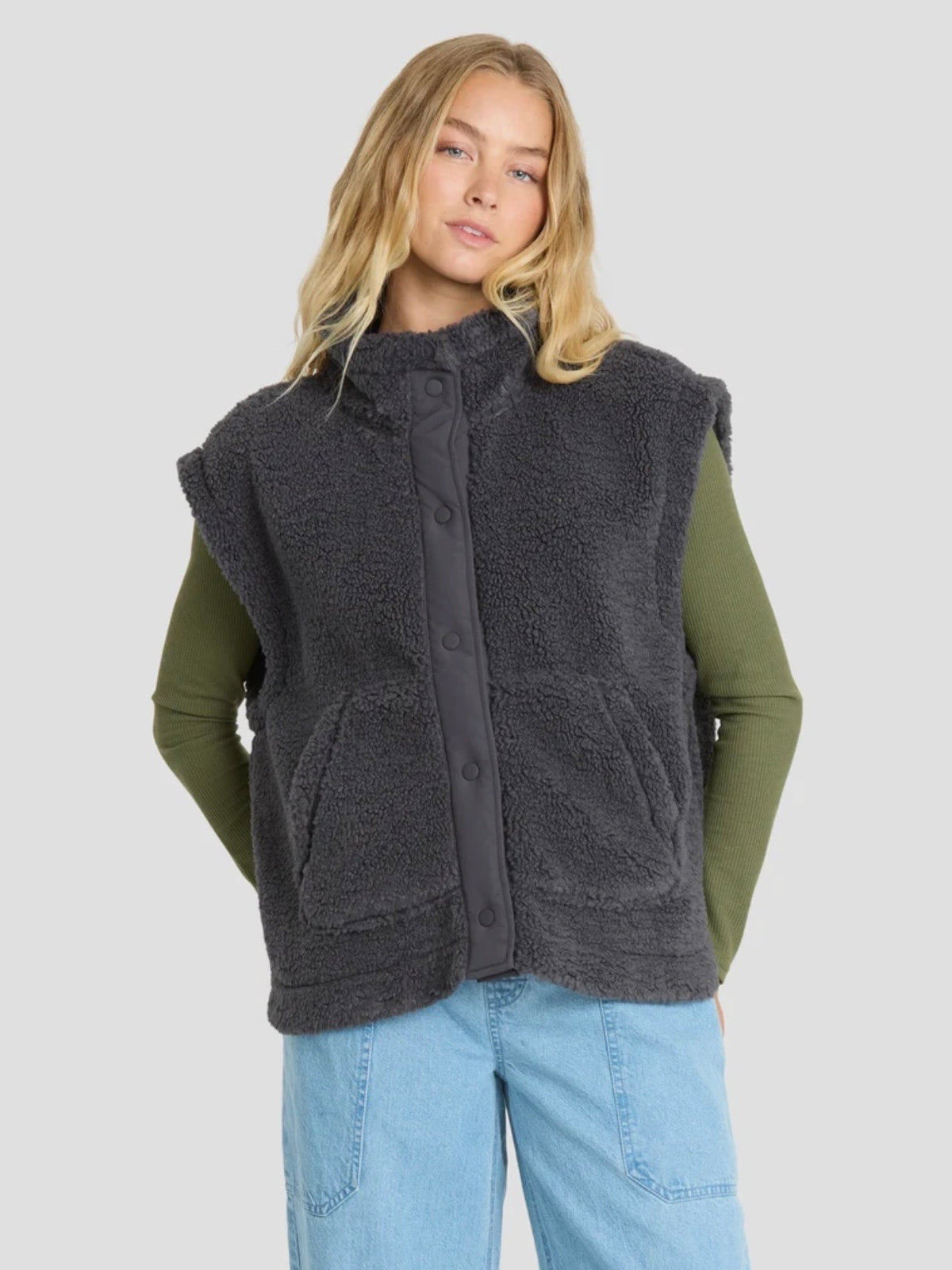 Billabong Waver Sherpa Vest in Black Sands