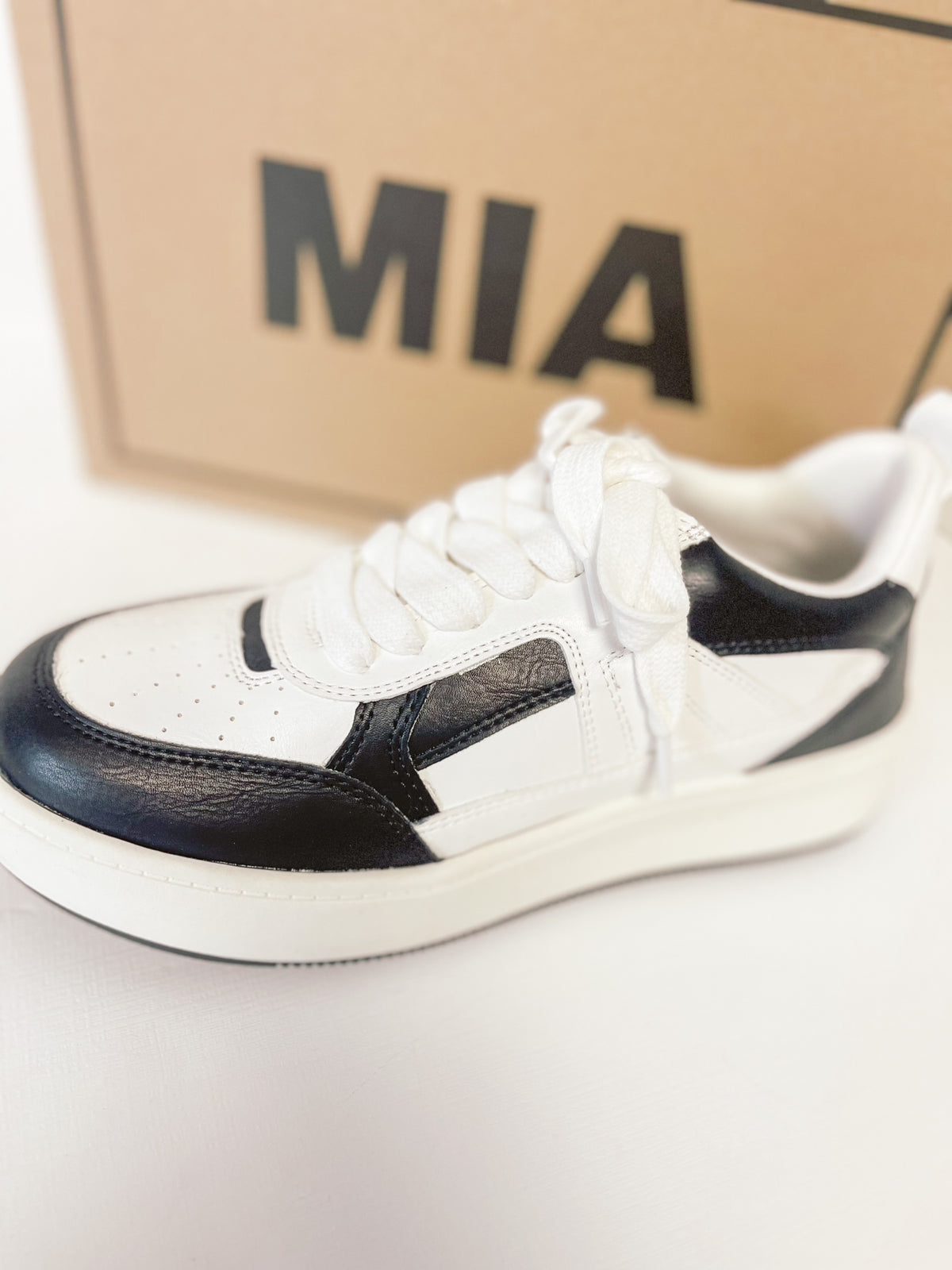 Mia Malta Sneaker in Dice