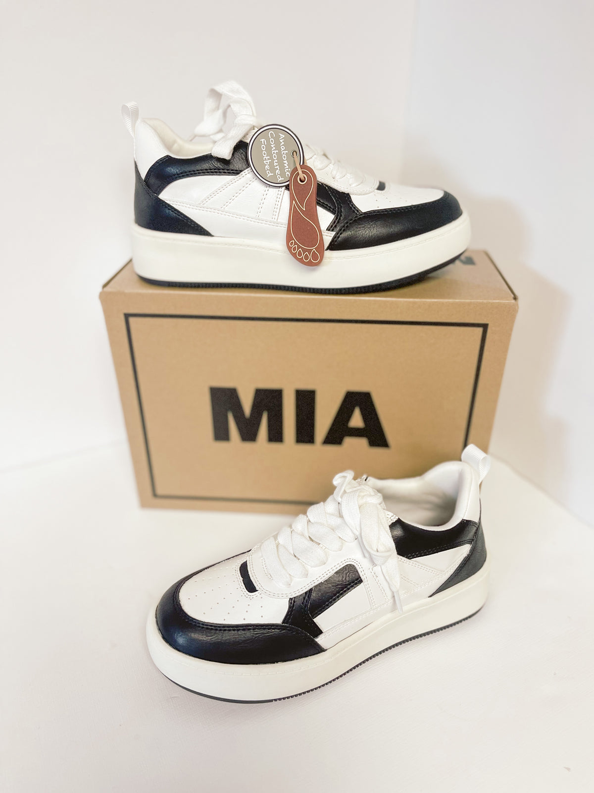 Mia Malta Sneaker in Dice