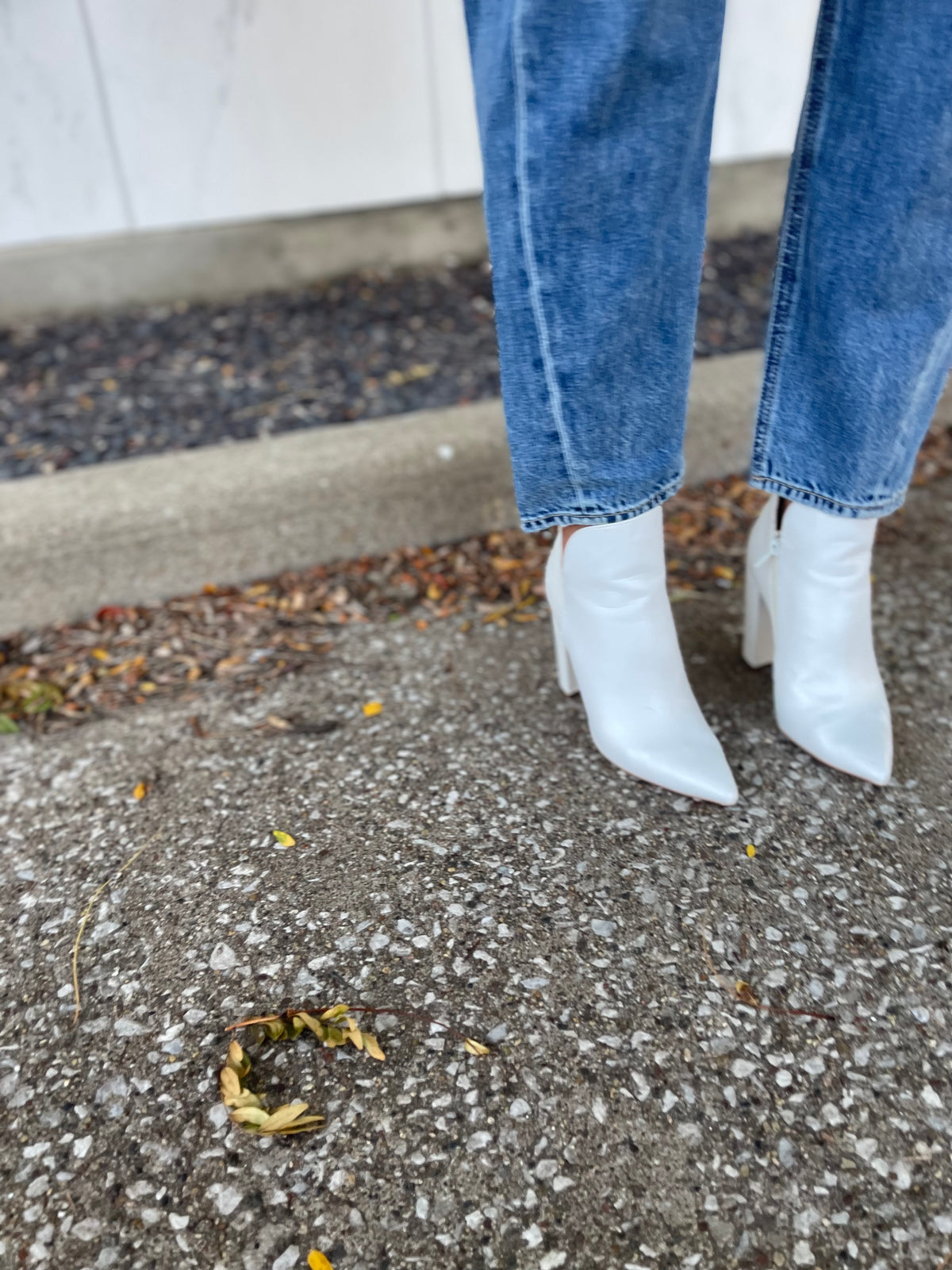 Zoey Mom Twisted Seam Jean