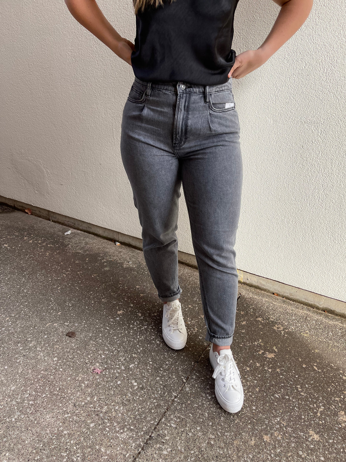 Zoey Mom Tapered Leg Jeans