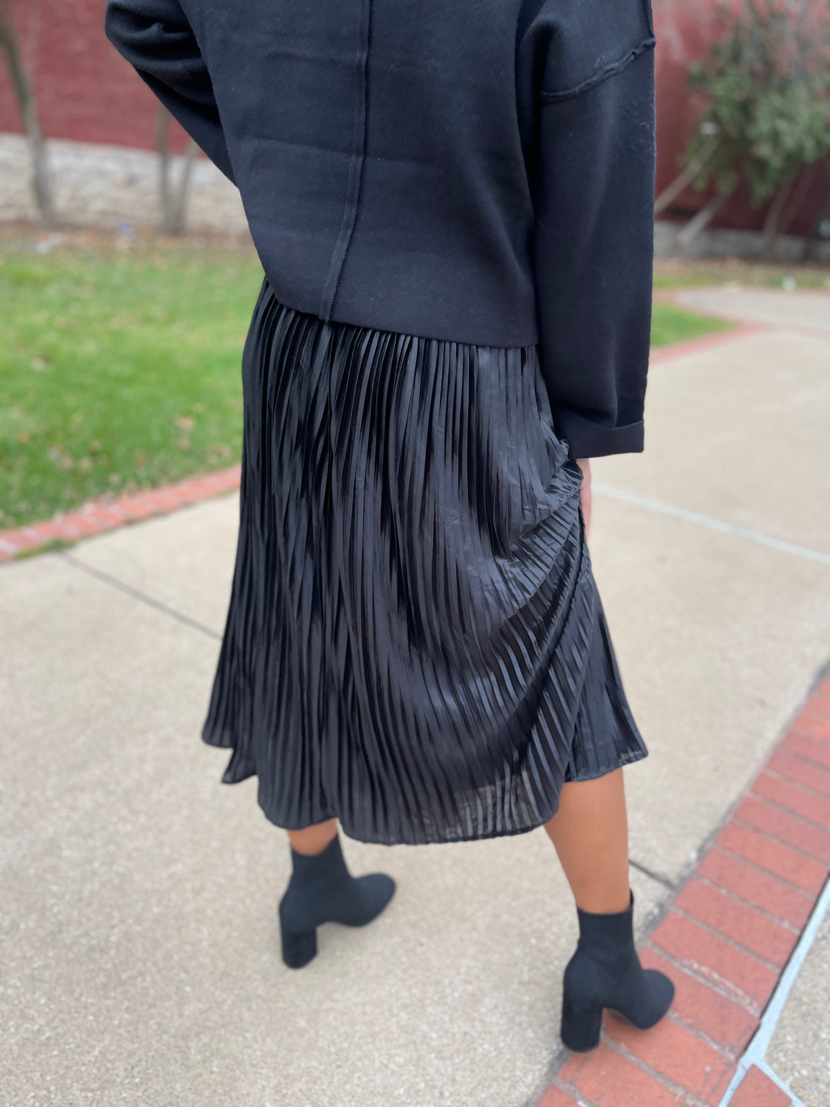 Lustrous Black Pleated Midi Skirt