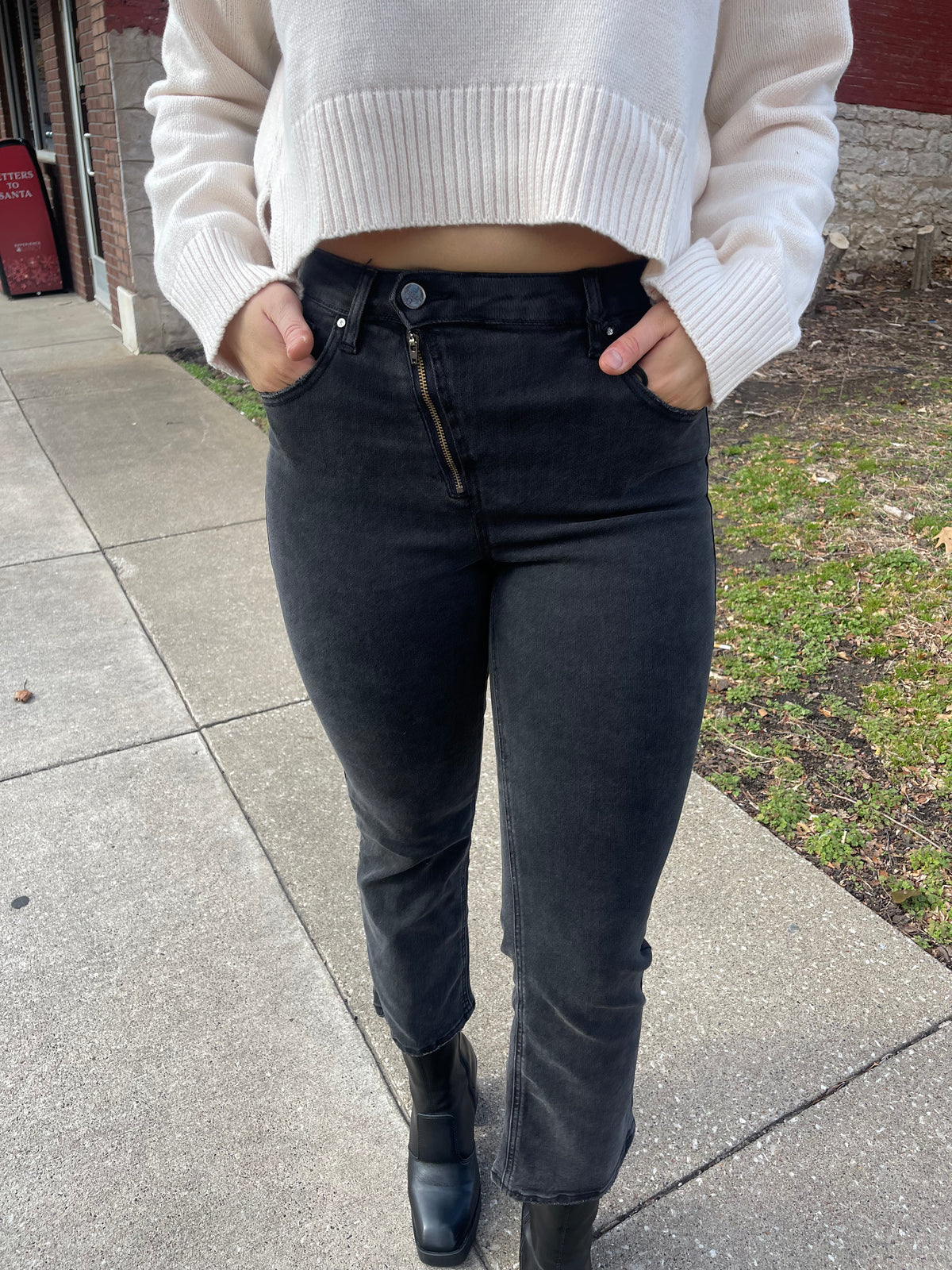 Side Zipper Cropped Straight Jean