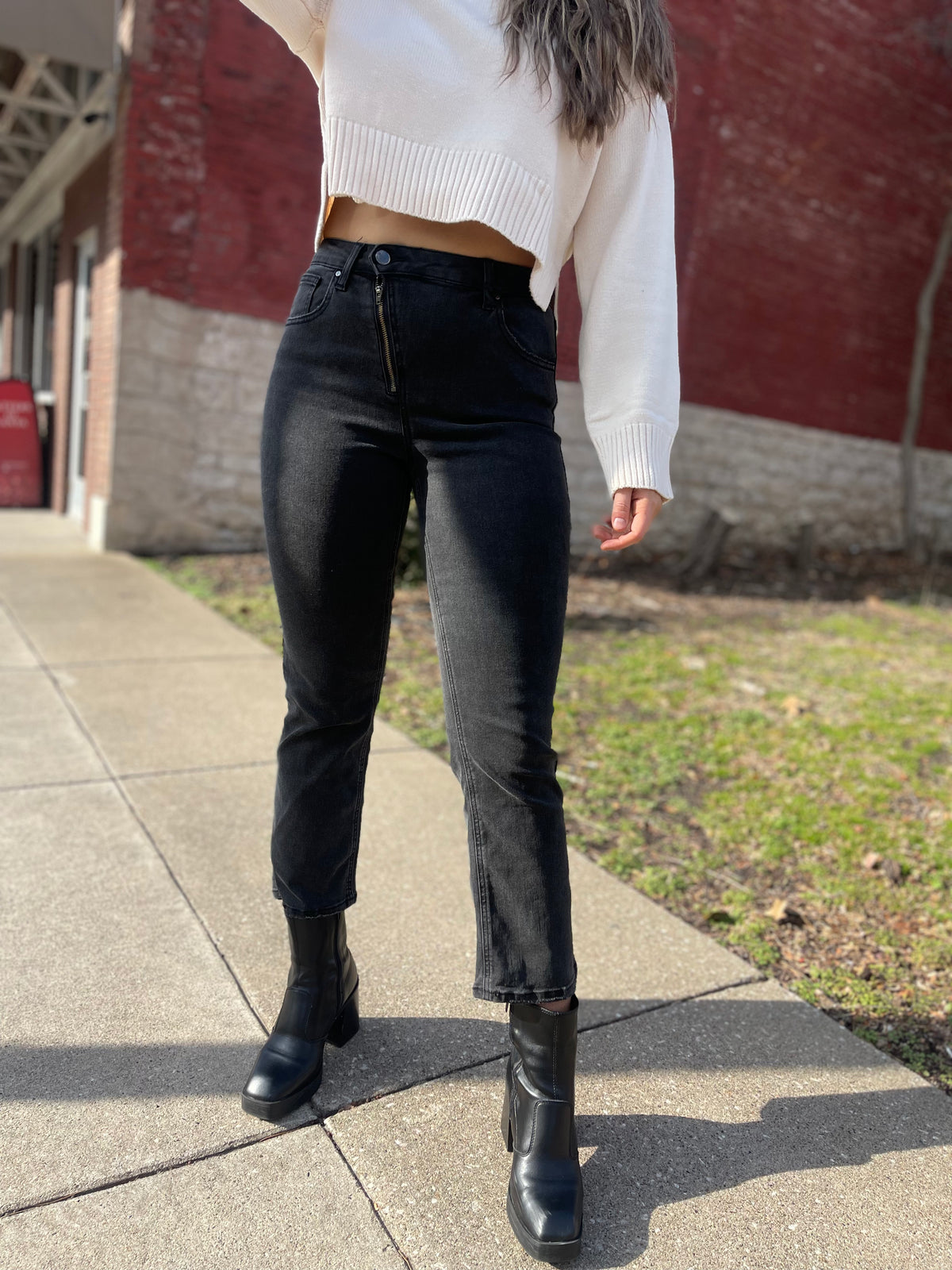 Side Zipper Cropped Straight Jean