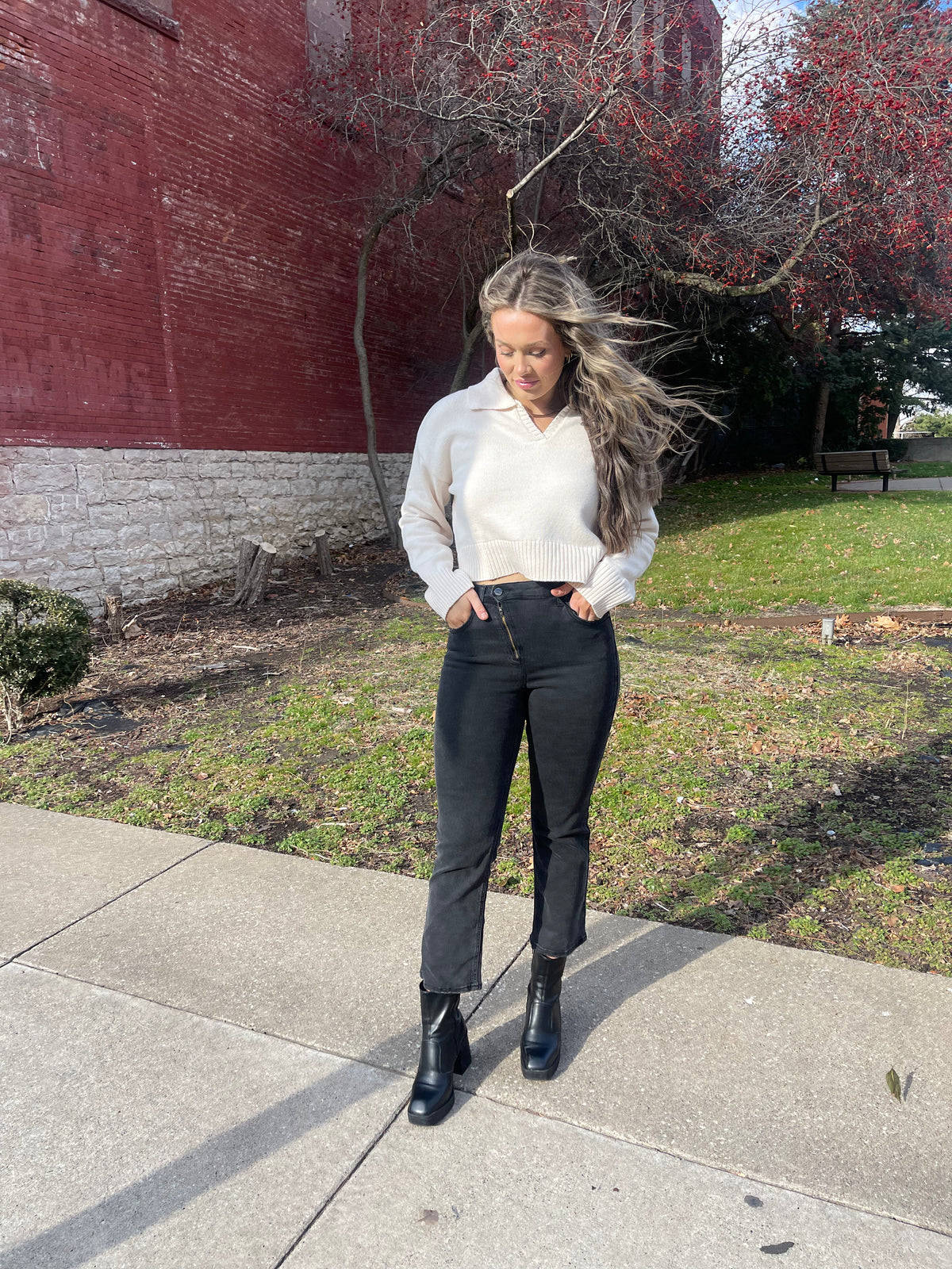 Side Zipper Cropped Straight Jean