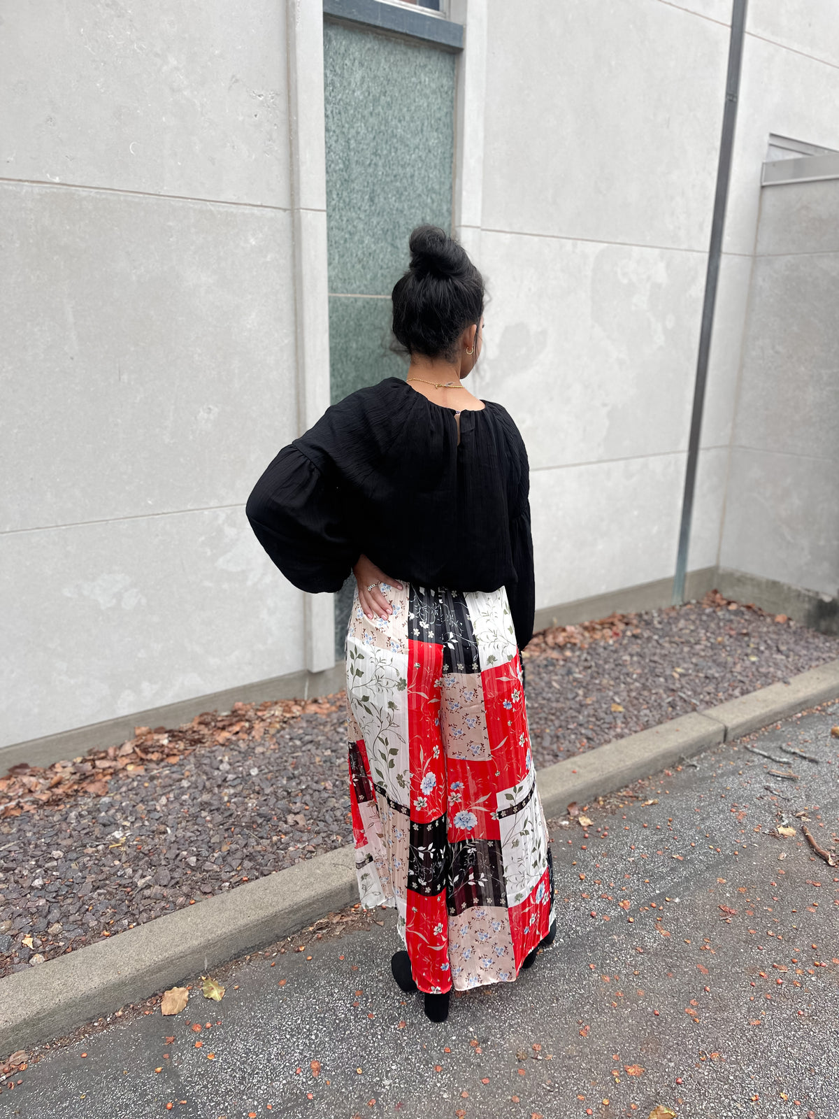 Black Cropped Round Neck Top