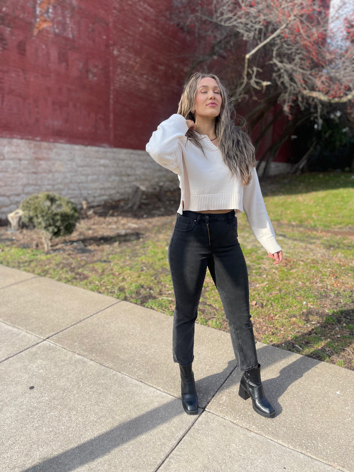 Side Zipper Cropped Straight Jean