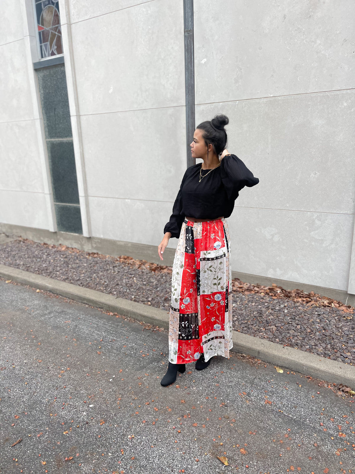 Black Cropped Round Neck Top